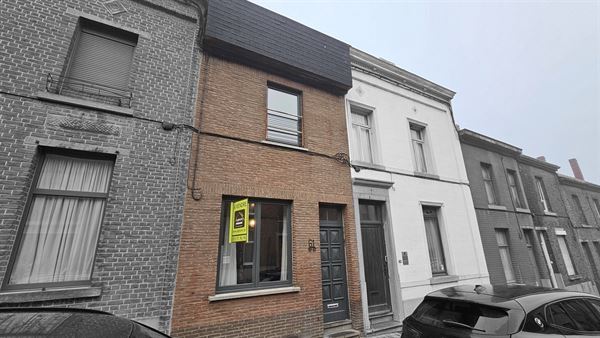 Maison à rafraichir + cour