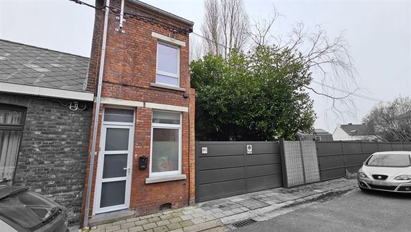 Maison rénovée avec cour