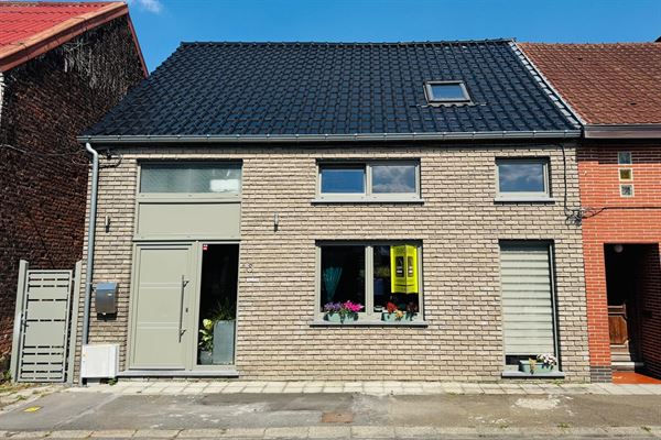 SOUS OPTION - PLUS DE VISITE - Chouette maison en semi plain-pied + bureau et jardin