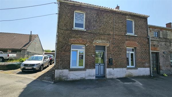 Maison à rénover avec beau jardin