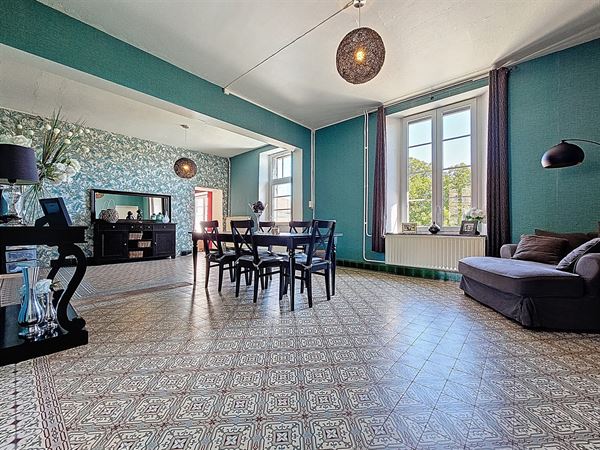 Jolie propriété avec garage et jardin