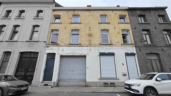 Bien mixte comprenant un hangar de 480 m² et deux appartements
