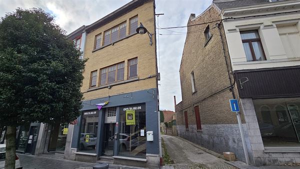 Immeuble mixte (commerce + permis pour 1 appartement)