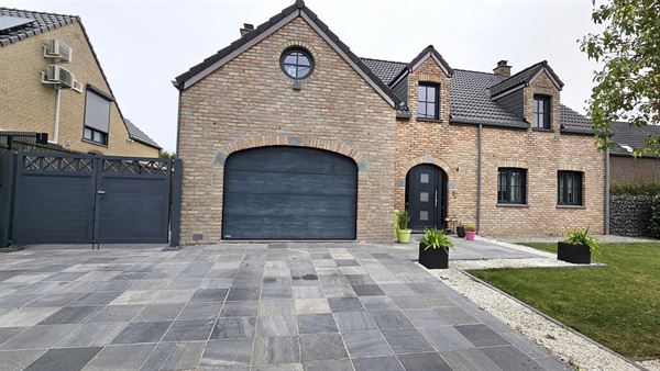 SOUS OPTION - PLUS DE VISITE - Chouette villa avec beau jardin