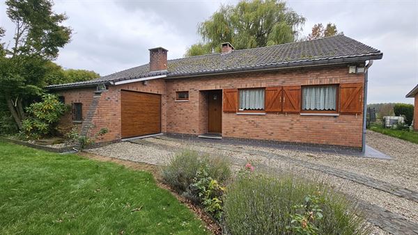 SOUS OPTION - PLUS DE VISITE - Chouette villa avec beau jardin