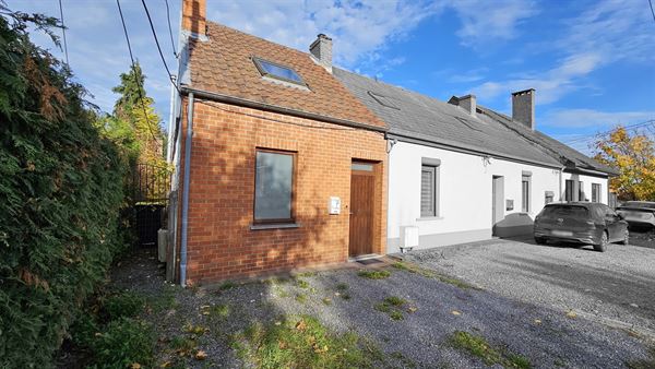 SOUS OPTION - PLUS DE VISITE - Maison 3 façades à rénover entièrement + jardin