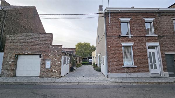Ensemble immobilier de 3 logements, un garage et annexes