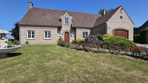 SOUS OPTION - PLUS DE VISITE - Superbe villa idéalement située