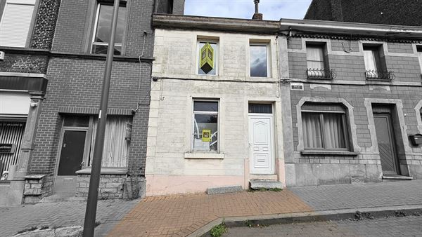 Maison à rénover + cour