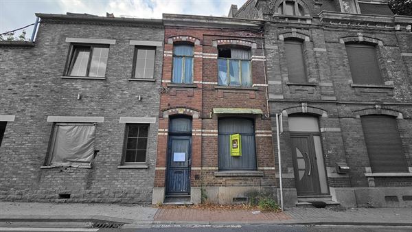 SOUS OPTION - PLUS DE VISITE - Maison à restaurer, à moitié éffondrée + garage effondré