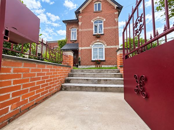 Maison individuelle de type bourgeoise avec grange 
