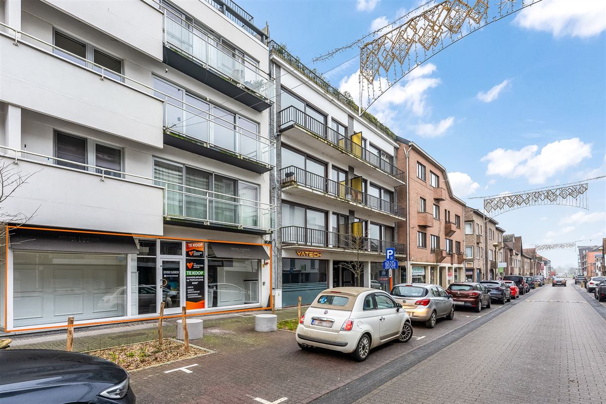 VOLLEDIG UITGERUST EN GOED ONDERHOUDEN HANDELSPAND OP TOP LOCATIE TE BERINGEN CENTRUM