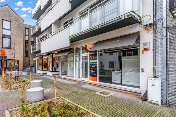 VOLLEDIG UITGERUST EN ONDERHOUDEN HANDELSPAND OP TOP LOCATIE TE BERINGEN CENTRUM