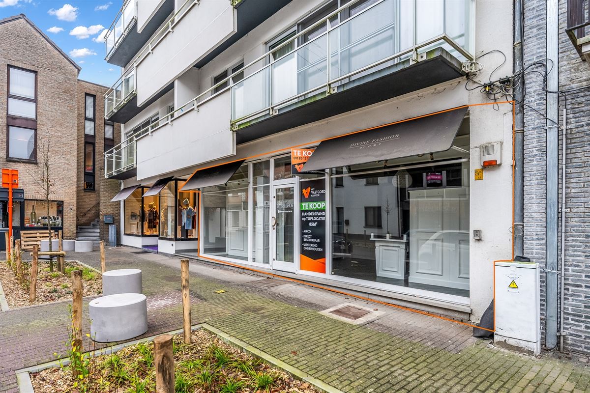 VOLLEDIG UITGERUST EN ONDERHOUDEN HANDELSPAND OP TOP LOCATIE TE BERINGEN CENTRUM