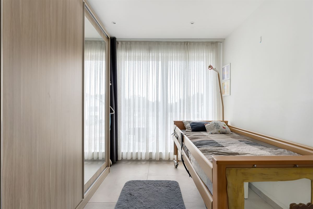 RECENTE WONING MET 6 SLAAPKAMERS VLAKBIJ CENTRUM KOERSEL