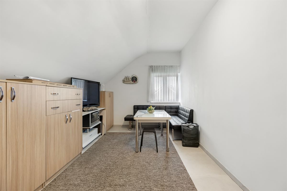 RECENTE WONING MET 6 SLAAPKAMERS VLAKBIJ CENTRUM KOERSEL
