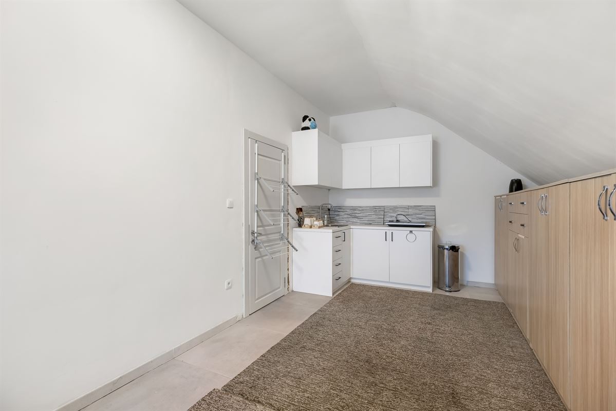 RECENTE WONING MET 6 SLAAPKAMERS VLAKBIJ CENTRUM KOERSEL