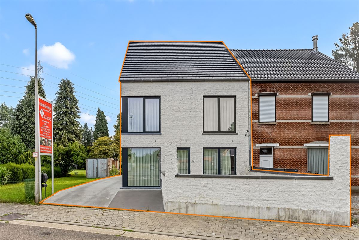 RECENTE WONING MET 6 SLAAPKAMERS VLAKBIJ CENTRUM KOERSEL