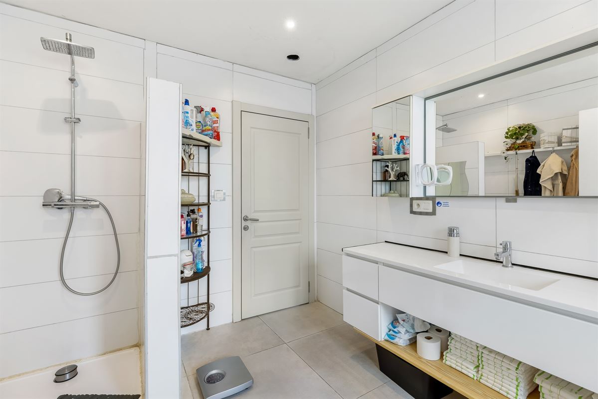RECENTE WONING MET 6 SLAAPKAMERS VLAKBIJ CENTRUM KOERSEL