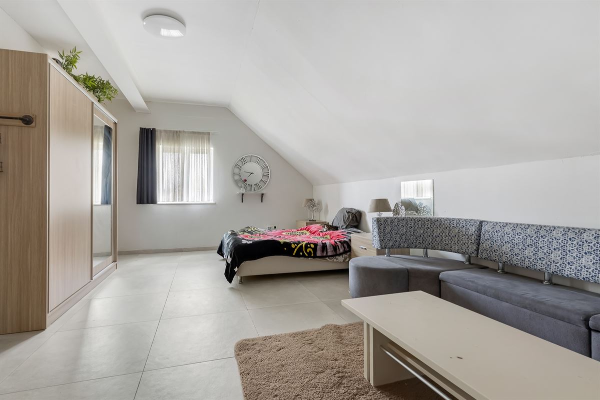 RECENTE WONING MET 6 SLAAPKAMERS VLAKBIJ CENTRUM KOERSEL