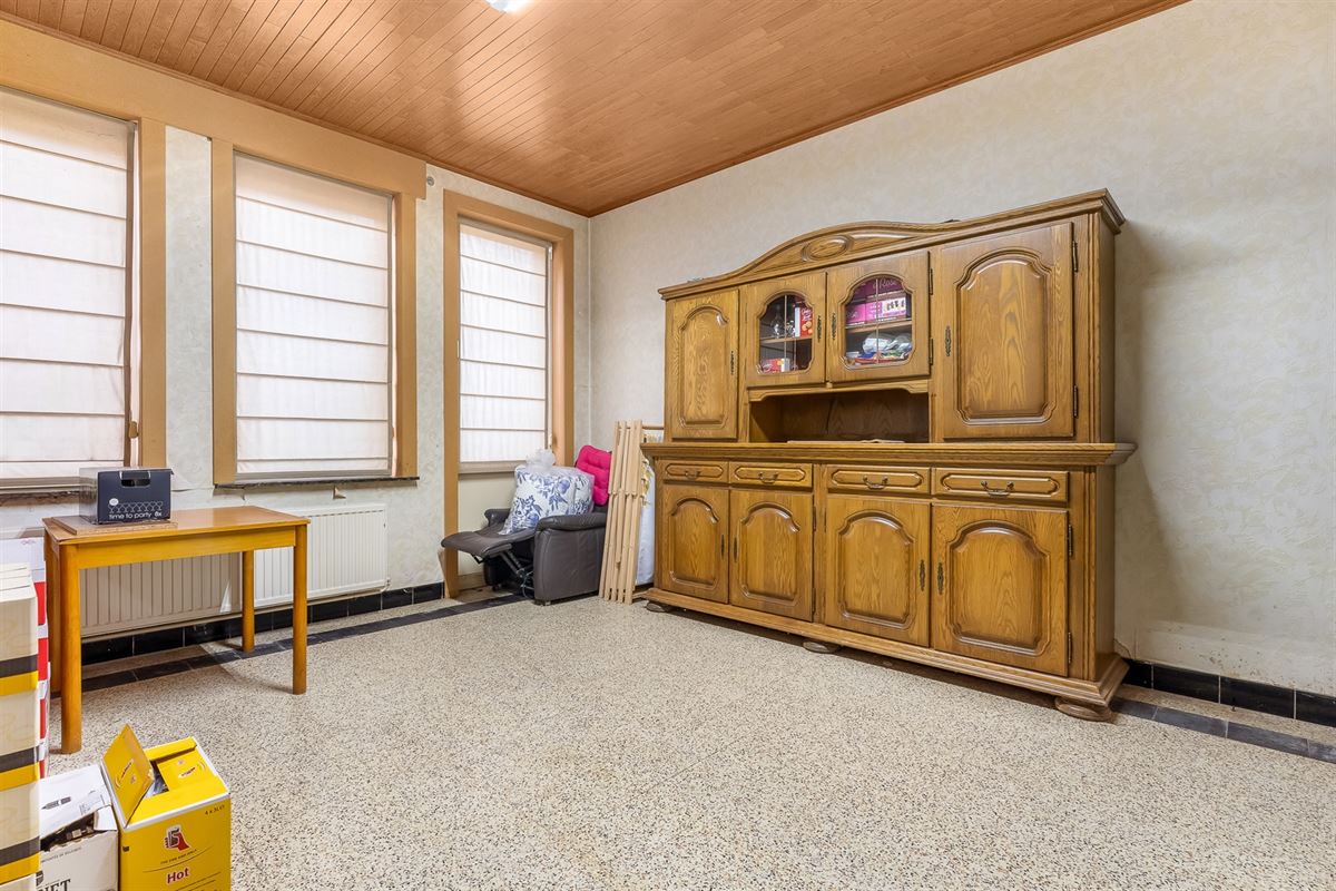 HORECA PAND MET GOEDE VISIBILITEIT EN RUIM APPARTEMENT GELEGEN P DE MARKT VAN BERINGEN
