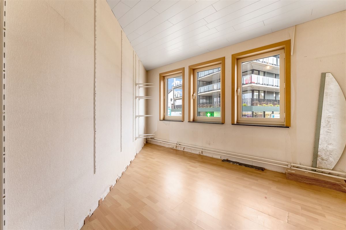 HORECA PAND MET GOEDE VISIBILITEIT EN RUIM APPARTEMENT GELEGEN P DE MARKT VAN BERINGEN