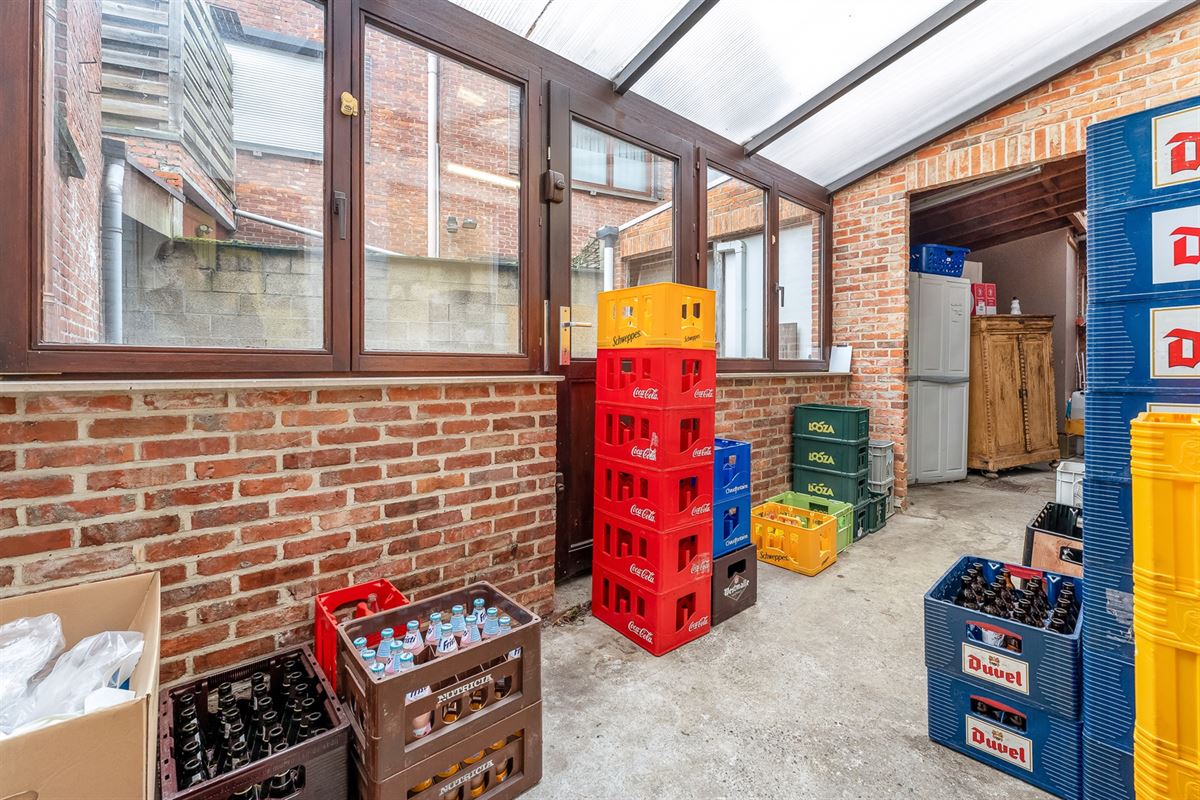 HORECA PAND MET GOEDE VISIBILITEIT EN RUIM APPARTEMENT GELEGEN P DE MARKT VAN BERINGEN