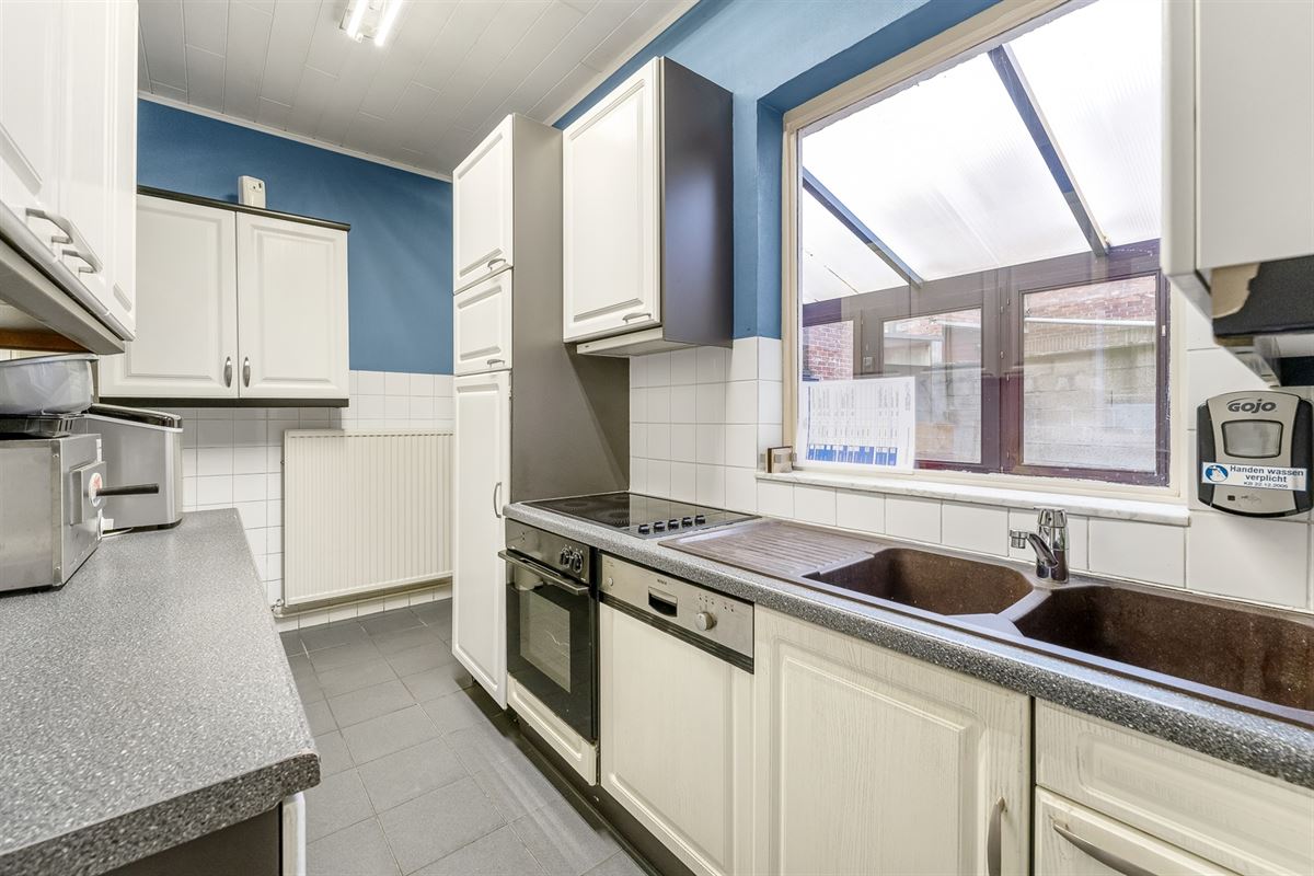 HORECA PAND MET GOEDE VISIBILITEIT EN RUIM APPARTEMENT GELEGEN P DE MARKT VAN BERINGEN