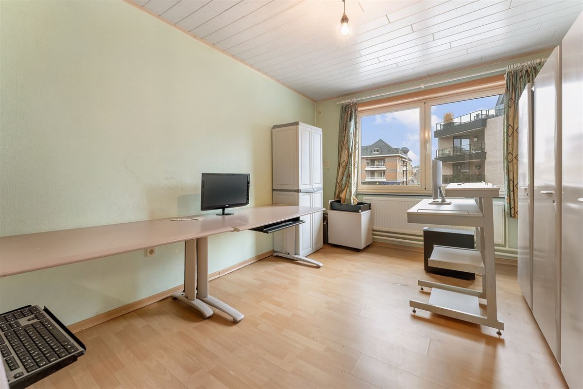 HORECA PAND MET GOEDE VISIBILITEIT EN RUIM APPARTEMENT GELEGEN P DE MARKT VAN BERINGEN