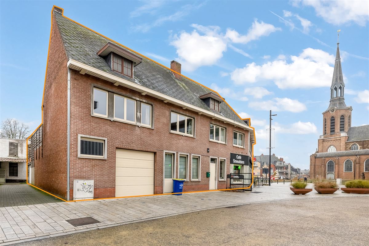 HORECA PAND MET GOEDE VISIBILITEIT EN RUIM APPARTEMENT GELEGEN P DE MARKT VAN BERINGEN