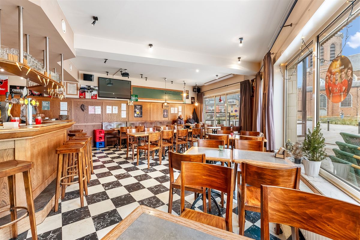 HORECA PAND MET GOEDE VISIBILITEIT EN RUIM APPARTEMENT GELEGEN P DE MARKT VAN BERINGEN
