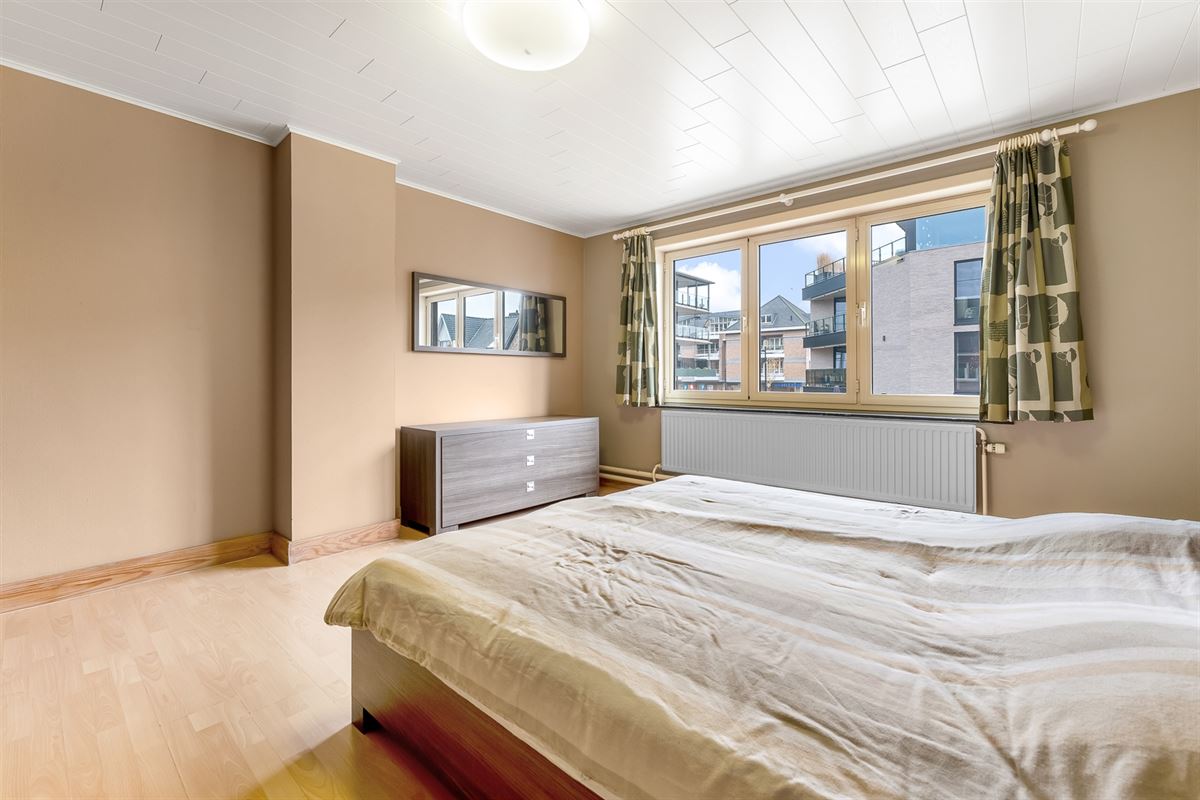 HORECA PAND MET GOEDE VISIBILITEIT EN RUIM APPARTEMENT GELEGEN P DE MARKT VAN BERINGEN