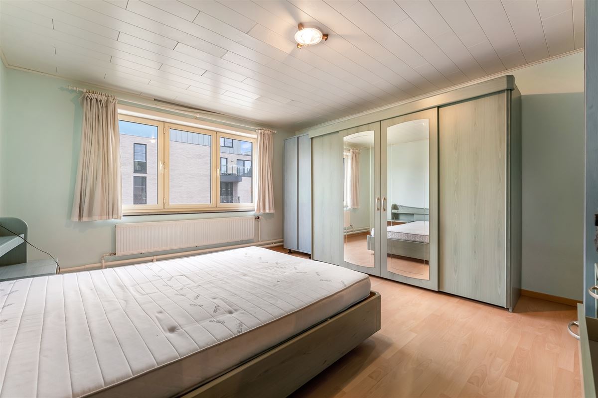 HORECA PAND MET GOEDE VISIBILITEIT EN RUIM APPARTEMENT GELEGEN P DE MARKT VAN BERINGEN
