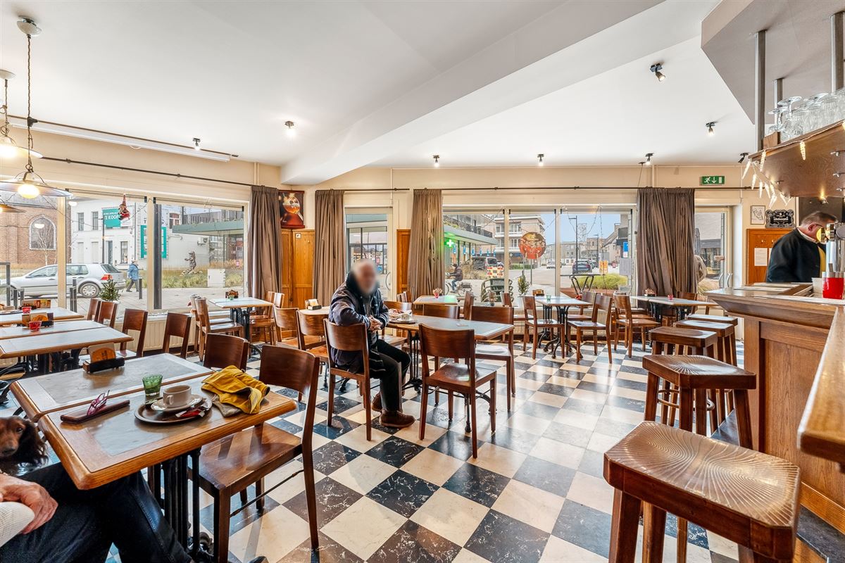 HORECA PAND MET GOEDE VISIBILITEIT EN RUIM APPARTEMENT GELEGEN P DE MARKT VAN BERINGEN