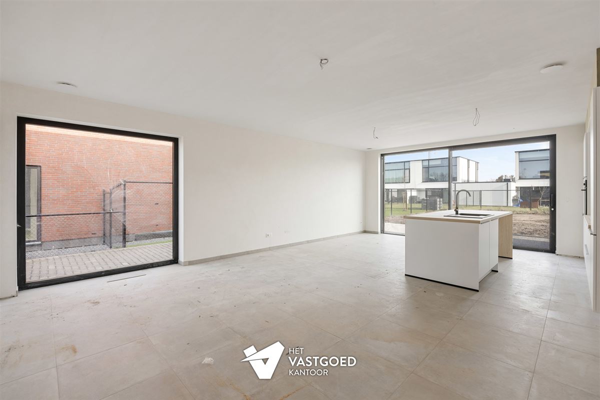 MODERNE AFGEWERKTE NIEUWBOUWWONING OP CENTRALE EN RUSTIGE LIGGING TE PEER