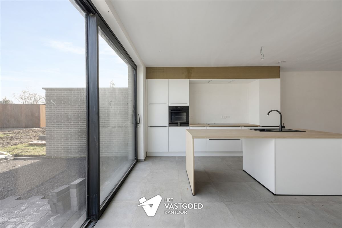MODERNE AFGEWERKTE NIEUWBOUWWONING OP CENTRALE EN RUSTIGE LIGGING TE PEER