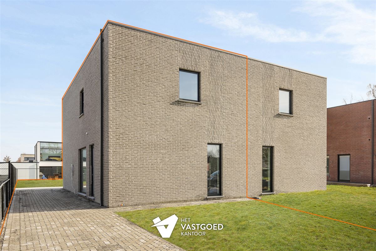 MODERNE AFGEWERKTE NIEUWBOUWWONING OP CENTRALE EN RUSTIGE LIGGING TE PEER