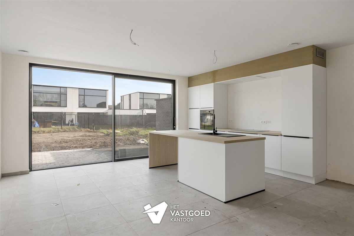MODERNE AFGEWERKTE NIEUWBOUWWONING OP CENTRALE EN RUSTIGE LIGGING TE PEER