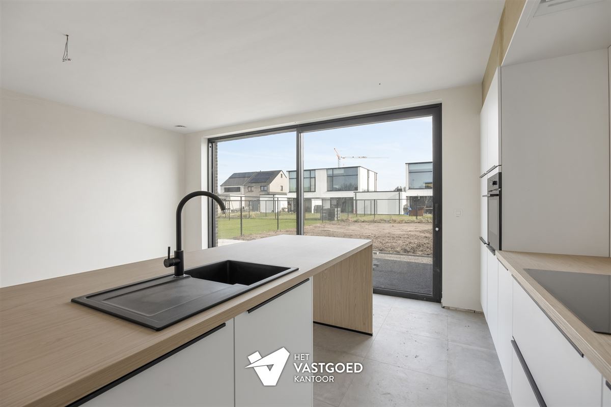 MODERNE AFGEWERKTE NIEUWBOUWWONING OP CENTRALE EN RUSTIGE LIGGING TE PEER
