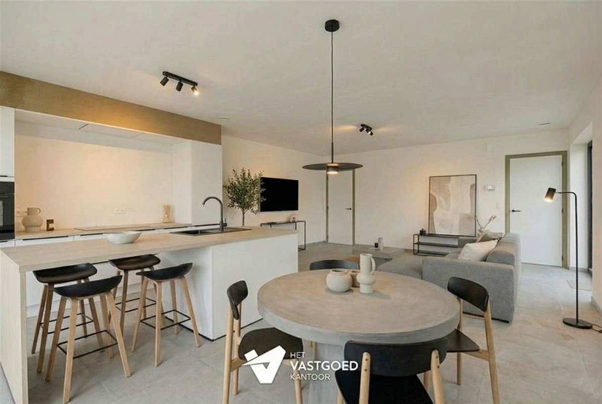 MODERNE AFGEWERKTE NIEUWBOUWWONING OP CENTRALE EN RUSTIGE LIGGING TE PEER