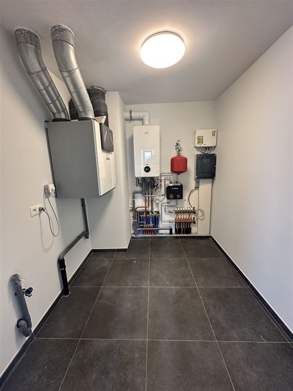 UNIEKE PENTHOUSE MET 2 SLAAPKAMERS, RUIME TERRASSEN EN GARAGE TE PAAL