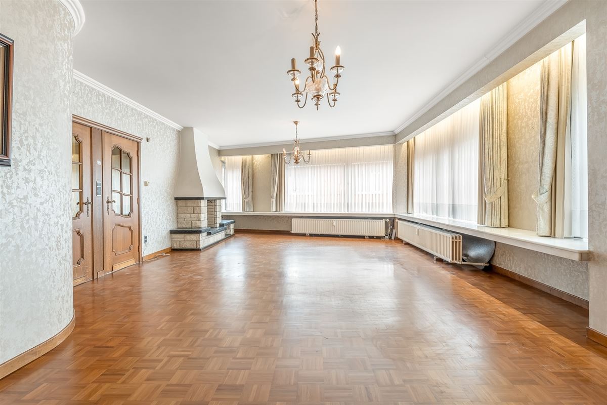 UNIEK APPARTEMENT (215M2!) MET VERANDA, TUIN, 4 SLPKS EN LIFT IN CENTRUM BALEN
