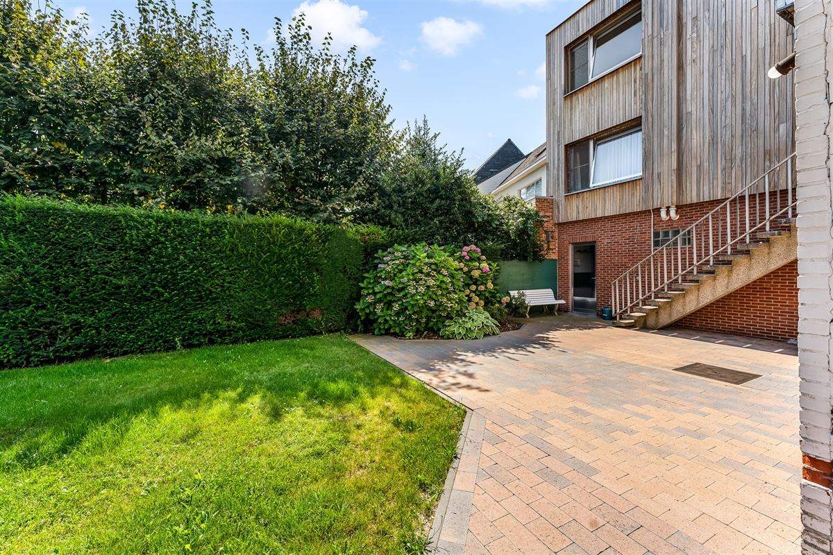 UNIEK APPARTEMENT (215M2!) MET VERANDA, TUIN, 4 SLPKS EN LIFT IN CENTRUM BALEN