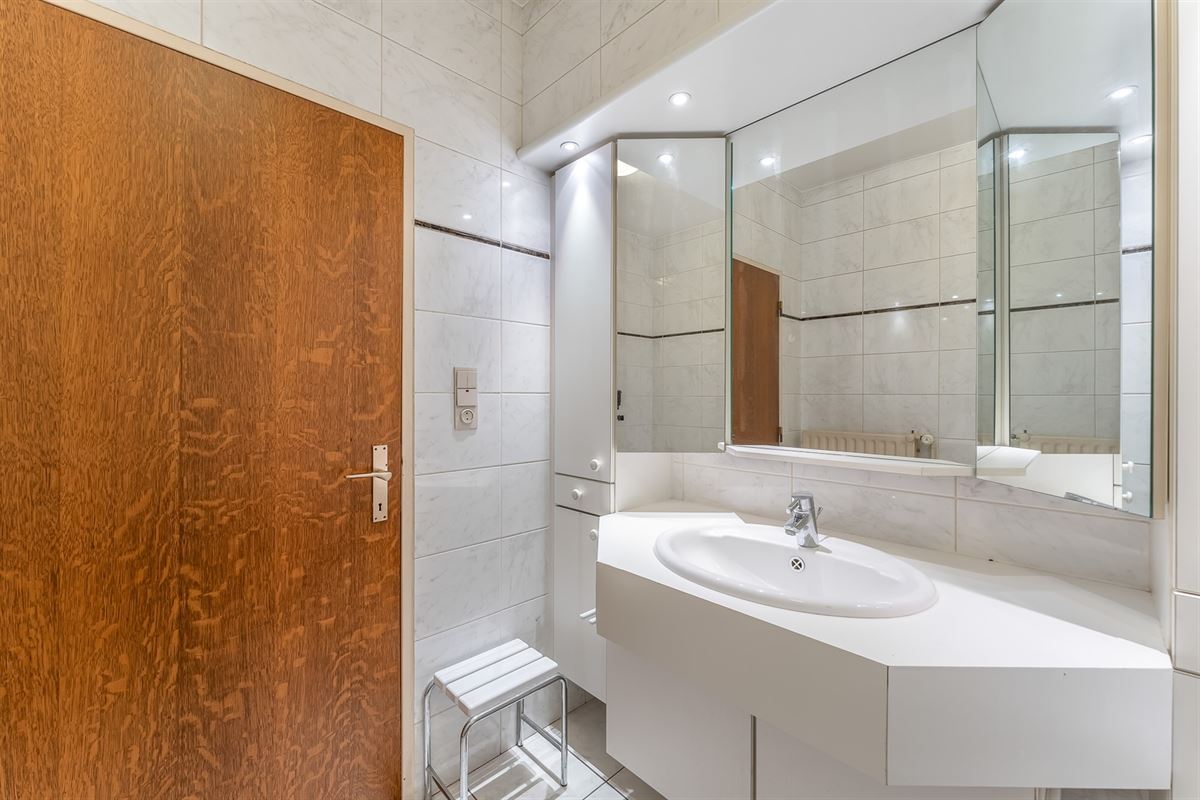 UNIEK APPARTEMENT (215M2!) MET VERANDA, TUIN, 4 SLPKS EN LIFT IN CENTRUM BALEN