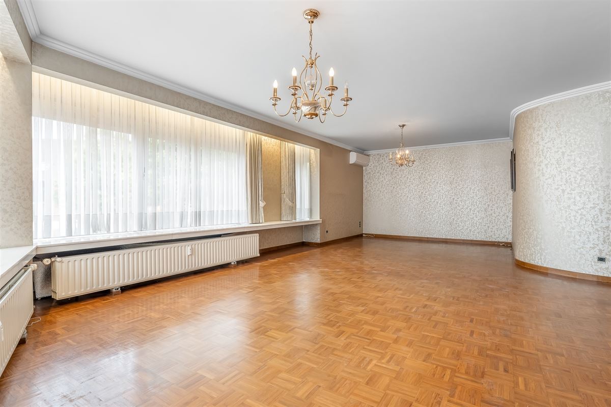 UNIEK APPARTEMENT (215M2!) MET VERANDA, TUIN, 4 SLPKS EN LIFT IN CENTRUM BALEN