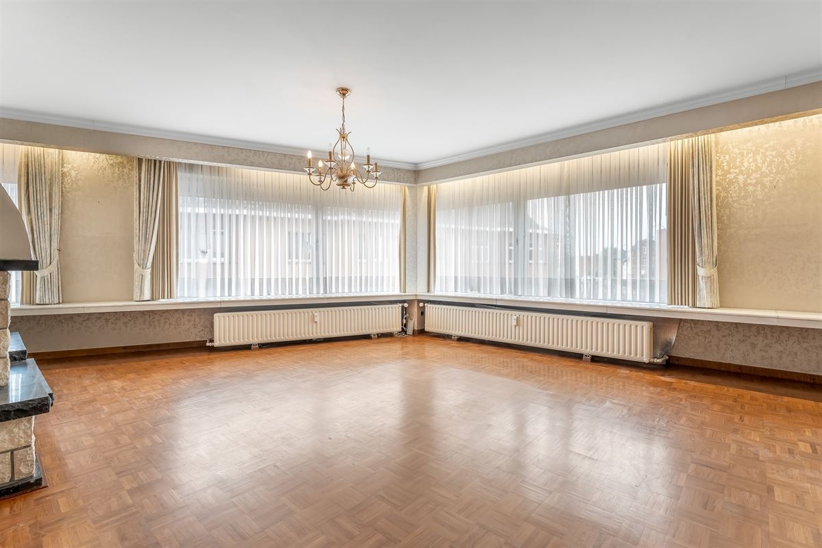 UNIEK APPARTEMENT (215M2!) MET VERANDA, TUIN, 4 SLPKS EN LIFT IN CENTRUM BALEN