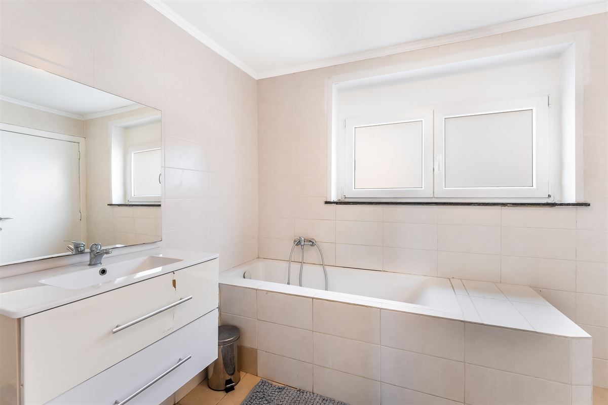 WONING OP UITZONDERLIJK PERCEEL PAL IN HET CENTRUM VAN BALEN