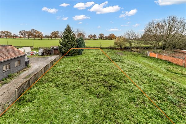 GOED GELEGEN BOUWGROND VAN 749M2 VOOR OPEN BEBOUWING