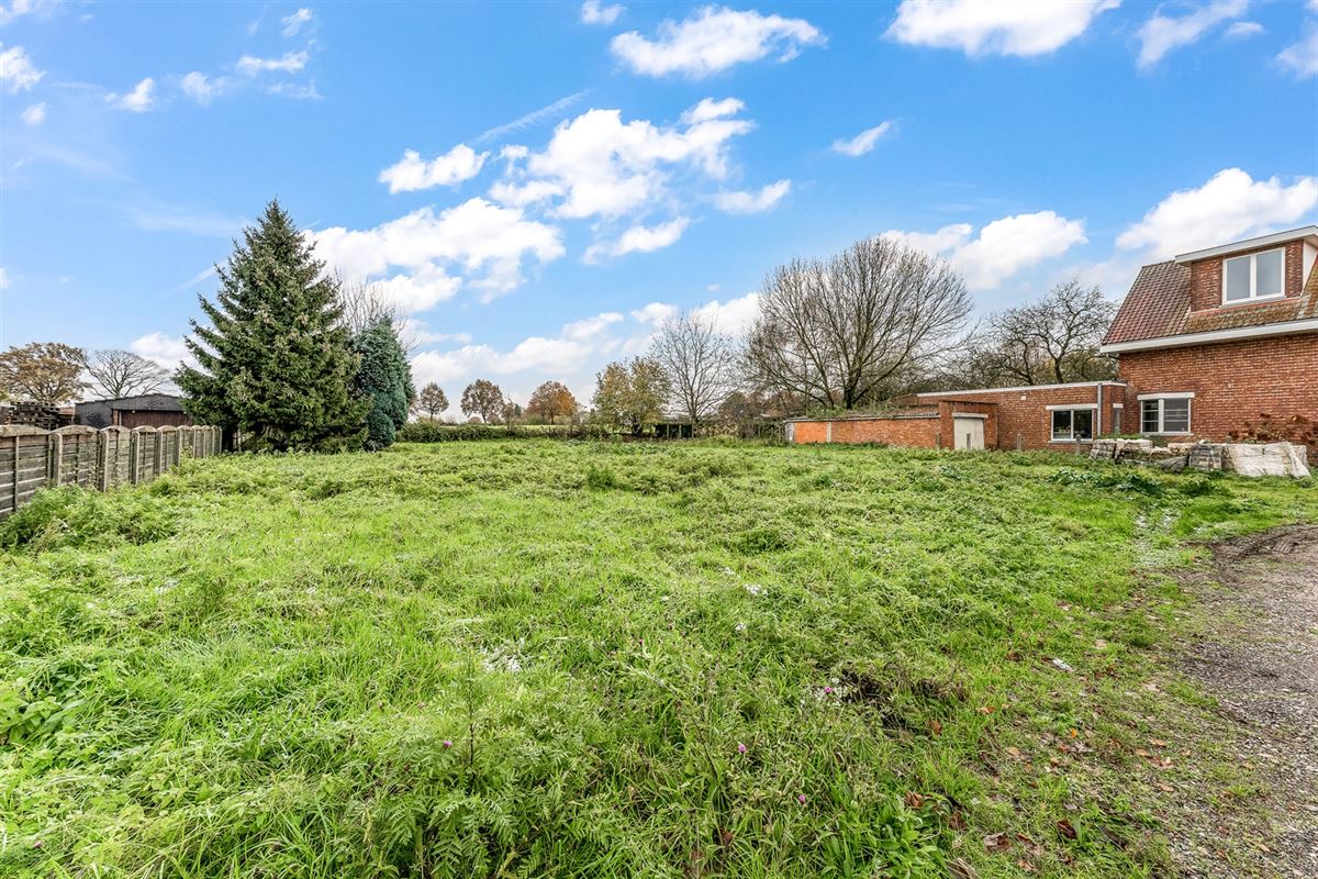 GOED GELEGEN BOUWGROND VAN 749M2 VOOR OPEN BEBOUWING