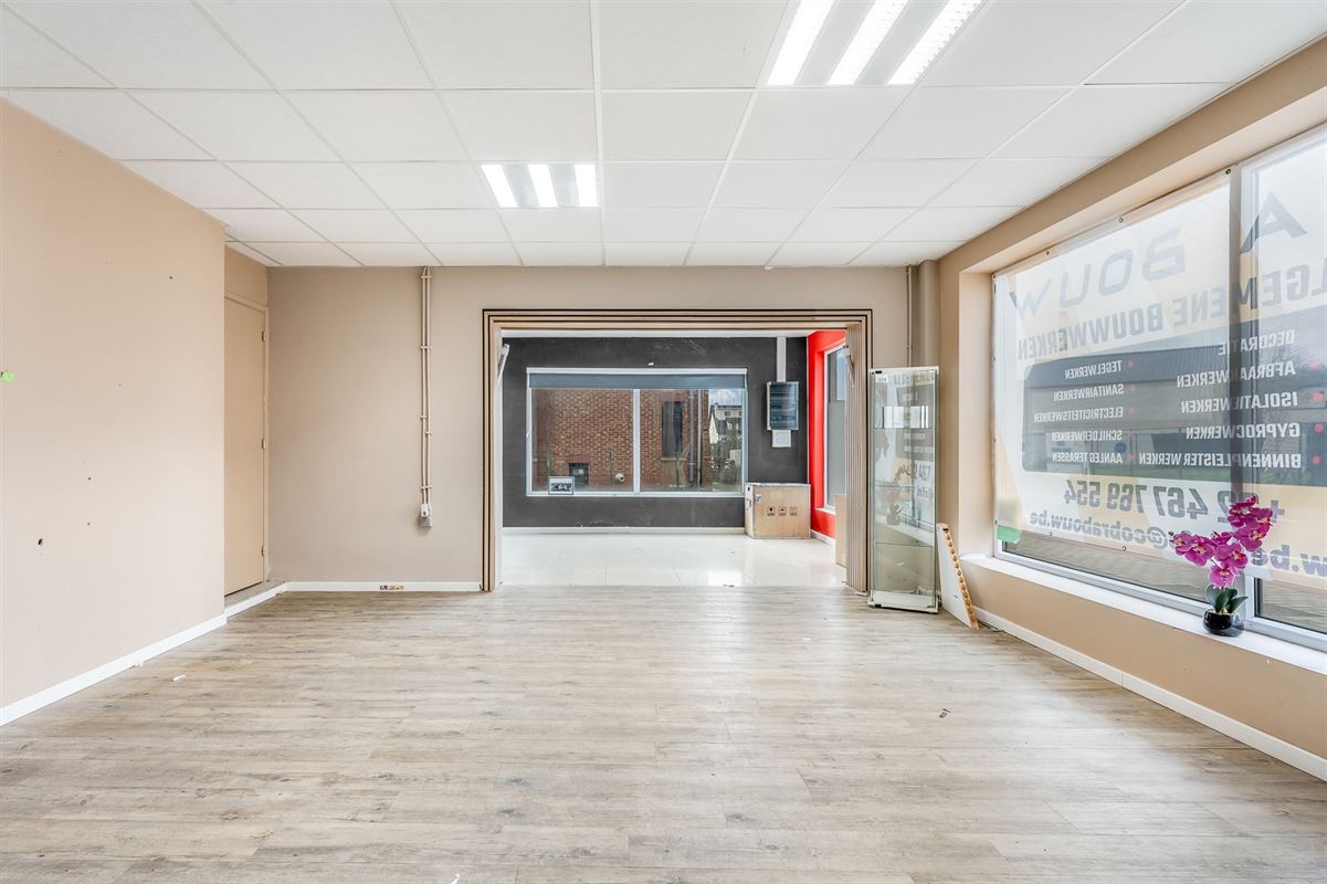HANDELSHUIS MET RUIM HANDELSPAND EN 2 WOONENTITEITEN OP PERCEEL VAN 9A68CA TE KOERSEL